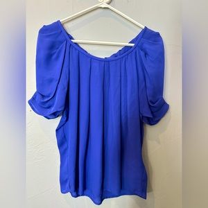 Joie beautiful blue blouse, perfect tie detail on the back. Size small